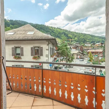 Apartment Place Eglise 2 *